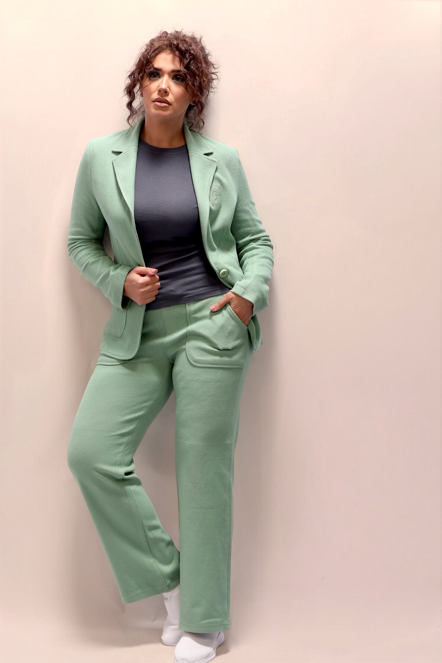 Pure chic - A women straight leg pant - Model 9004